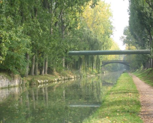 A través del parque La Poudrerie