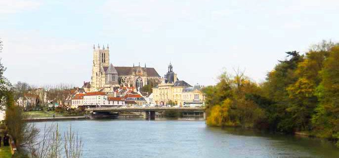 La catedral de Meaux vista desde el Marne